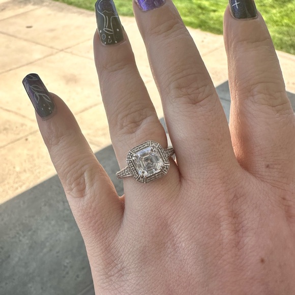 3.2 Carat Cushion cut simulated diamond ring 14K white gold - Picture 6 of 7